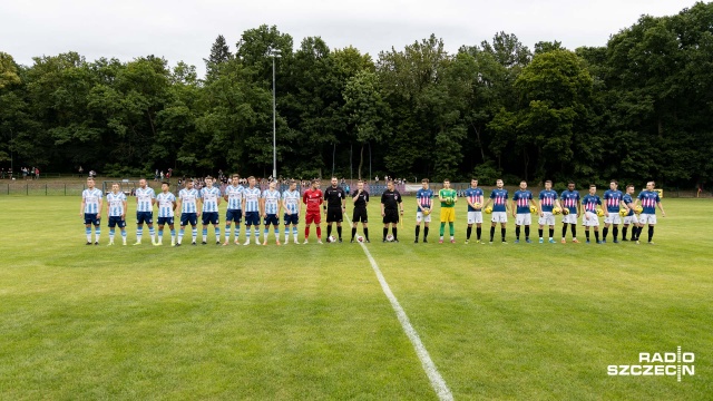 Piłkarze trzecioligowego Świtu ze Skolwina pokonali czwartoligową Iskierkę ze Śmierdnicy 11:0. Fot. Robert Stachnik [Radio Szczecin] Iskierka - Świt: 11 goli do jednej bramki [DUŻO ZDJĘĆ]