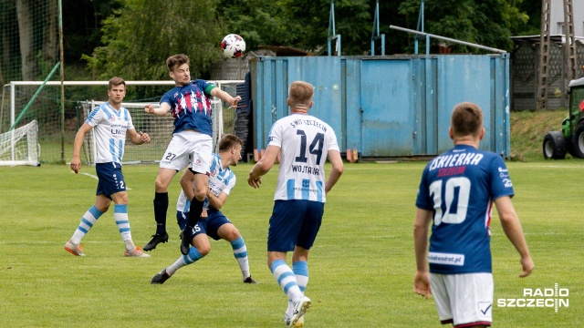 Piłkarze trzecioligowego Świtu ze Skolwina pokonali czwartoligową Iskierkę ze Śmierdnicy 11:0. Fot. Robert Stachnik [Radio Szczecin] Iskierka - Świt: 11 goli do jednej bramki [DUŻO ZDJĘĆ]