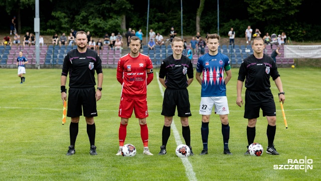 Piłkarze trzecioligowego Świtu ze Skolwina pokonali czwartoligową Iskierkę ze Śmierdnicy 11:0. Fot. Robert Stachnik [Radio Szczecin] Iskierka - Świt: 11 goli do jednej bramki [DUŻO ZDJĘĆ]
