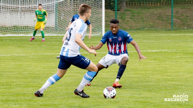 Piłkarze trzecioligowego Świtu ze Skolwina pokonali czwartoligową Iskierkę ze Śmierdnicy 11:0. Fot. Robert Stachnik [Radio Szczecin] Iskierka - Świt: 11 goli do jednej bramki [DUŻO ZDJĘĆ]