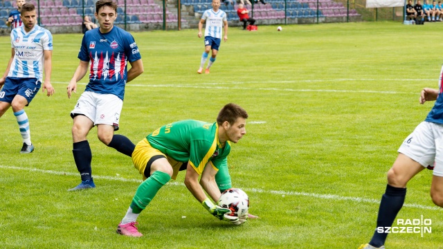 Piłkarze trzecioligowego Świtu ze Skolwina pokonali czwartoligową Iskierkę ze Śmierdnicy 11:0. Fot. Robert Stachnik [Radio Szczecin] Iskierka - Świt: 11 goli do jednej bramki [DUŻO ZDJĘĆ]