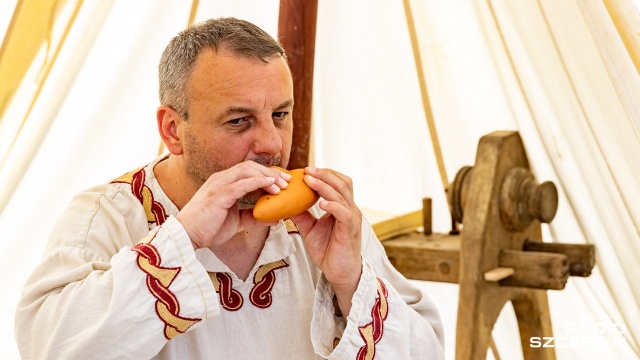 Fot. Robert Stachnik [Radio Szczecin] Warsztaty u wikingów w Wolinie [DUŻO ZDJĘĆ]