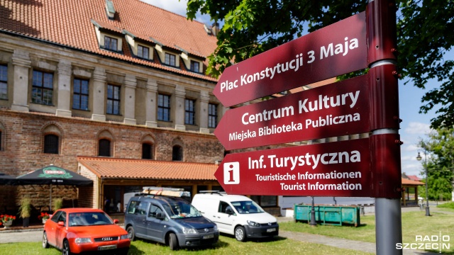 Fot. Robert Stachnik [Radio Szczecin] Przy chojeńskim ratuszu powstaje CIT [ZDJĘCIA]