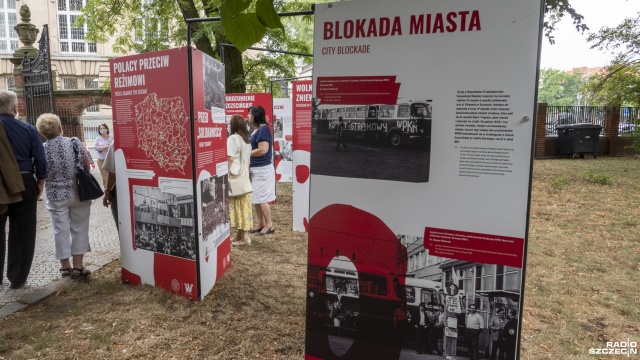 Fot. Maciej Papke [Radio Szczecin] Plenerowa wystawa z okazji 40. rocznicy powstania Solidarności [ZDJĘCIA]