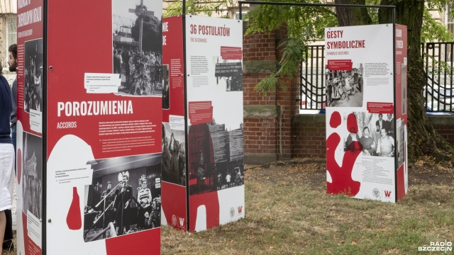 Fot. Maciej Papke [Radio Szczecin] Plenerowa wystawa z okazji 40. rocznicy powstania Solidarności [ZDJĘCIA]