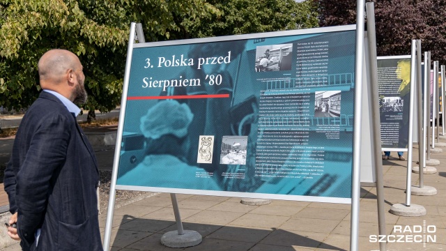 Fot. Robert Stachnik [Radio Szczecin] Plenerowa wystawa w 40. rocznicę strajku szczecińskich stoczni [WIDEO, DUŻO ZDJĘĆ]