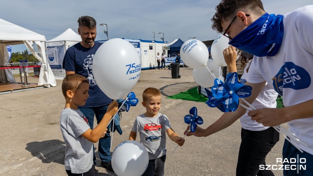 Fot. Robert Stachnik [Radio Szczecin] Urodziny Radia Szczecin na Łasztowni z naszymi słuchaczami [2xWIDEO, DUŻO ZDJĘĆ]