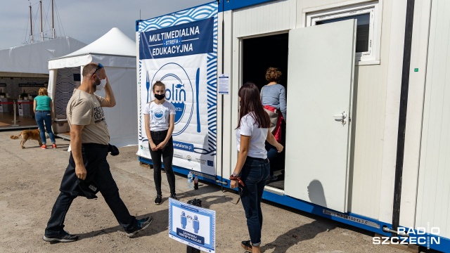 Fot. Robert Stachnik [Radio Szczecin] Urodziny Radia Szczecin na Łasztowni z naszymi słuchaczami [2xWIDEO, DUŻO ZDJĘĆ]