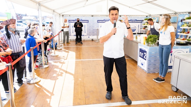 Fot. Robert Stachnik [Radio Szczecin] Plenerowa kuchnia na Łasztowni. Króluje ryba [DUŻO ZDJĘĆ]