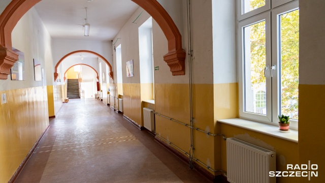 Koszt termomodernizacji zabytkowego budynku "Jedynki" to ponad 1 milion złotych. Fot. Robert Stachnik [Radio Szczecin] Świnoujska SP1 zimą będzie "ciepła i przyjazna" [ZDJĘCIA]