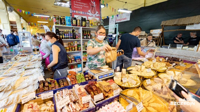Fot. Robert Stachnik [Radio Szczecin] Bazar Smakoszy znowu pęka w szwach [ZDJĘCIA]