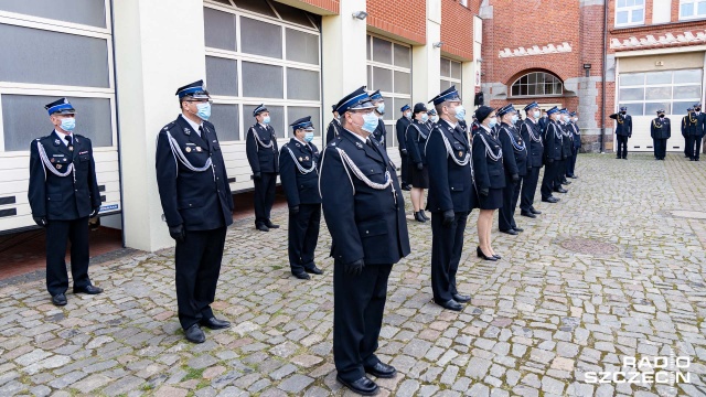 W czwartek, w dowód uznania za ich pracę, podpisana została umowa na dofinansowanie kolejnych 22 oddziałów OSP. Fot. Robert Stachnik [Radio Szczecin] Dofinansowanie dla strażaków-ochotników [DUŻO ZDJĘĆ]