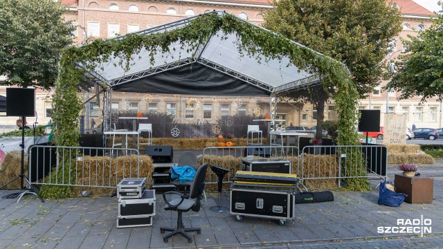 Fot. Robert Stachnik [Radio Szczecin] Na słodko lub na ostro - jak kto lubi. Kolejny zlot food trucków [ZDJĘCIA]