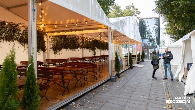Fot. Robert Stachnik [Radio Szczecin] Na słodko lub na ostro - jak kto lubi. Kolejny zlot food trucków [ZDJĘCIA]