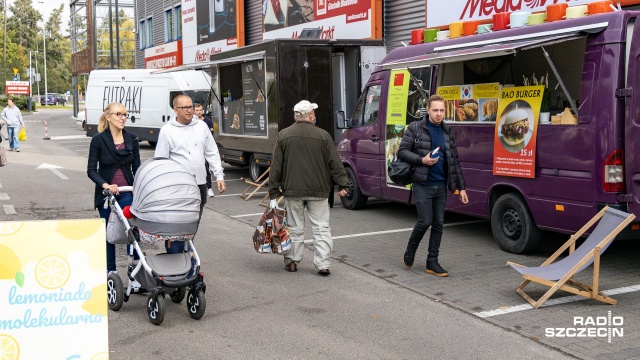 Fot. Robert Stachnik [Radio Szczecin] Na słodko lub na ostro - jak kto lubi. Kolejny zlot food trucków [ZDJĘCIA]