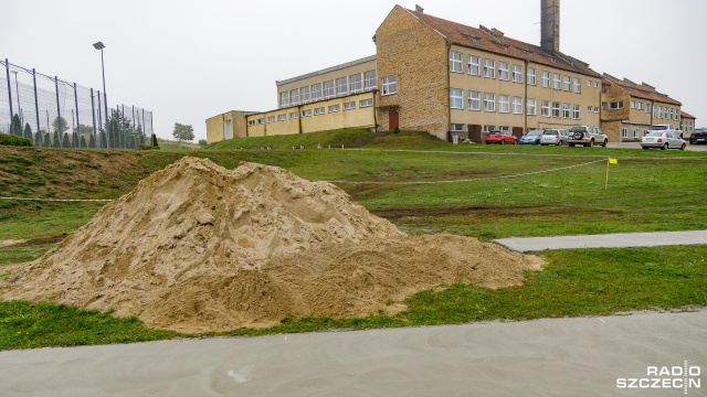 Fot. Robert Stachnik [Radio Szczecin] Profesjonalna bieżnia powstaje w Cedyni [ZDJĘCIA]