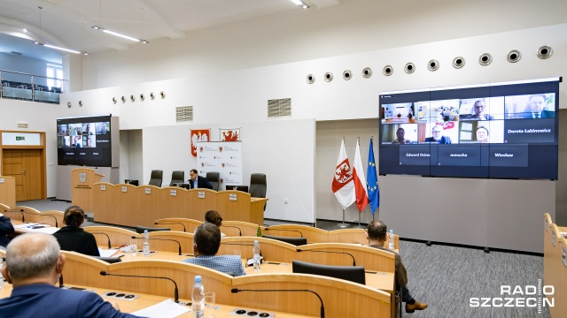 Fot. Robert Stachnik [Radio Szczecin] Związkowcy w "Dolnej Odrze" zaniepokojeni [ZDJĘCIA]
