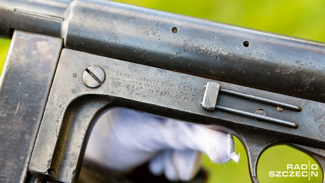 Pistolet UD42 został wyprodukowany w 1942 roku w Connecticut. Fot. Robert Stachnik [Radio Szczecin] Broń Cichociemnego w świnoujskim muzeum [ZDJĘCIA]
