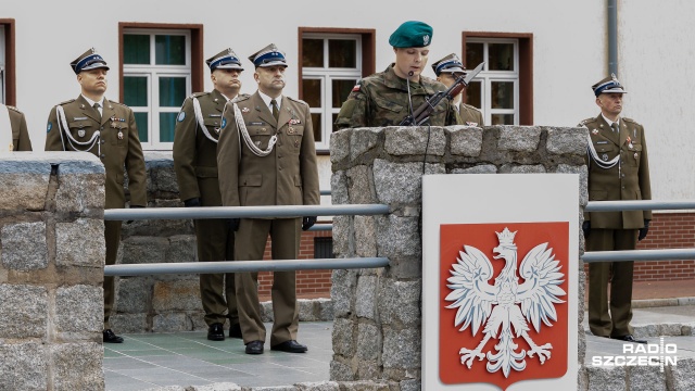 Fot. Robert Stachnik [Radio Szczecin] Elewi złożyli przysięgę w koszarach 12. Brygady [DUŻO ZDJĘĆ]