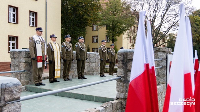 Fot. Robert Stachnik [Radio Szczecin] Elewi złożyli przysięgę w koszarach 12. Brygady [DUŻO ZDJĘĆ]