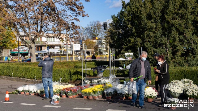 Fot. Robert Stachnik [Radio Szczecin] Po trzech dniach przerwy cmentarze znów otwarte [ZDJĘCIA]