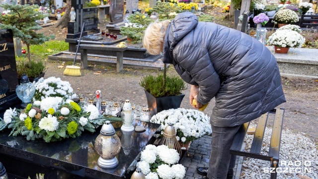Fot. Robert Stachnik [Radio Szczecin] Po trzech dniach przerwy cmentarze znów otwarte [ZDJĘCIA]