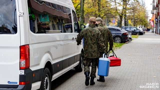 Fot. Robert Stachnik [Radio Szczecin] W czasie wojny pomagali, teraz sami dostają pomoc. Terytorialsi dla kombatantów [ZDJĘCIA]