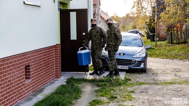 Fot. Robert Stachnik [Radio Szczecin] W czasie wojny pomagali, teraz sami dostają pomoc. Terytorialsi dla kombatantów [ZDJĘCIA]