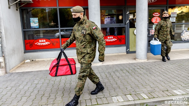Fot. Robert Stachnik [Radio Szczecin] W czasie wojny pomagali, teraz sami dostają pomoc. Terytorialsi dla kombatantów [ZDJĘCIA]