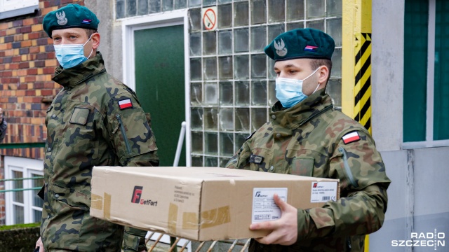 Fot. Robert Stachnik [Radio Szczecin] Kilkuset żołnierzy pomaga w szpitalach w regionie [WIDEO, ZDJĘCIA]