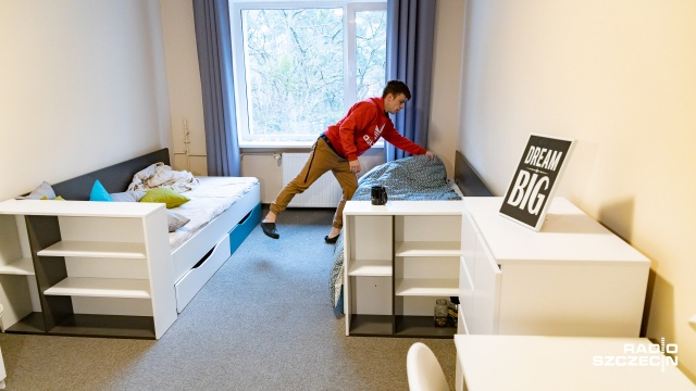 Fot. Robert Stachnik [Radio Szczecin] Wychowankowie Domu Dziecka w Policach dostali mieszkanie [WIDEO, ZDJĘCIA]