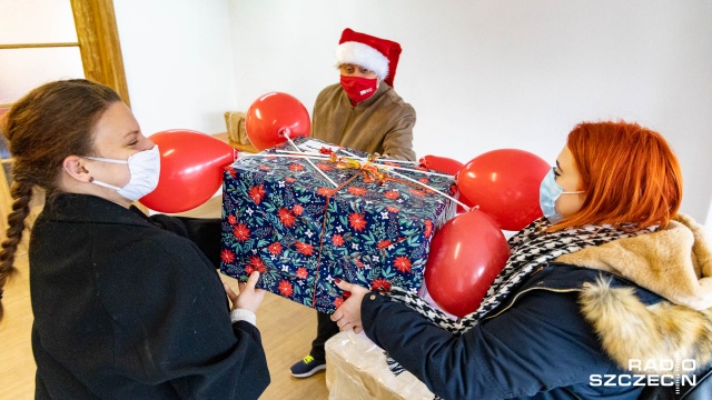 Fot. Robert Stachnik [Radio Szczecin] Pandemia nie zatrzymała Szlachetnej Paczki [ZDJĘCIA]