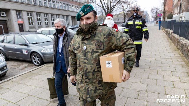 Fot. Robert Stachnik [Radio Szczecin] "Paczka dla Bohatera". Największa i najbogatsza, w najtrudniejszym czasie [WIDEO, DUŻO ZDJĘĆ]