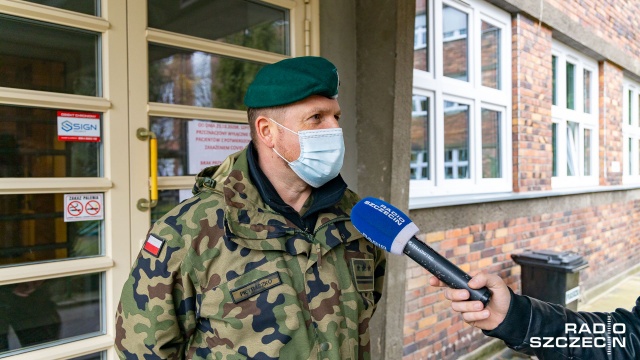 Fot. Robert Stachnik [Radio Szczecin] Żołnierze ratują święta. Akcja: świeża choinka [WIDEO, ZDJĘCIA]