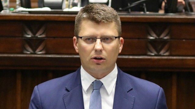 Wiceminister sprawiedliwości Marcin Warchoł stwierdził, że wizyta Komisji Weneckiej w Polsce nie jest wizytą oficjalną.