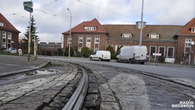 W najbliższą środę rozpoczyna się przebudowa na pl. Szarych Szeregów w Szczecinie. Od poranka nie będzie można przejechać całym okręgiem placu. Zamknięty zostanie przejazd przez torowisko od al. Wojska Polskiego.