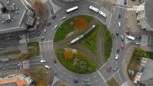 Część placu Szarych Szeregów będzie nieprzejezdna od środowego poranka. Zamknięty zostanie przejazd przez torowisko tramwajowe przy alei Wojska Polskiego. Od 5 rano już tam nie przejedziemy.