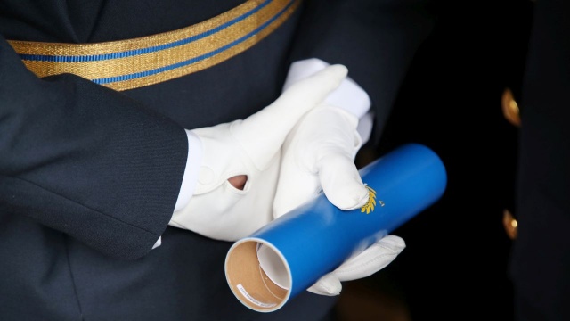 Szwedzkie władze wojskowe prowadzą dochodzenie w sprawie mężczyzny, który przez kilkanaście lat posługiwał się sfałszowanym patentem oficerskim.