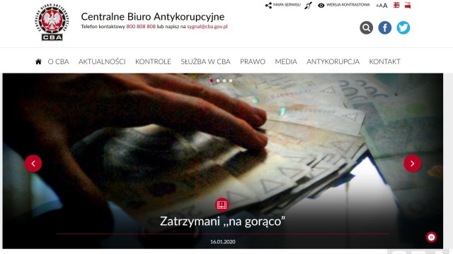 Funkcjonariusze Centralnego Biura Antykorupcyjnego zatrzymali trzy osoby w momencie, gdy przekazały sobie 25 tys. złotych łapówki. Pieniądze były gratyfikacją za odstąpienie od udziału w przetargu organizowanym przez Agencję Mienia Wojskowego w Bydgoszczy.