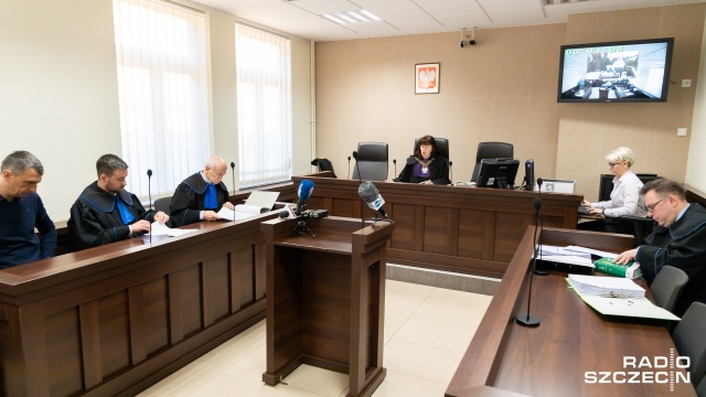 Obiecywali miliony - mówią byli członkowie zarządu klubu. Tylko 100 tysięcy - odpowiadają przedstawiciele sponsora tytularnego. W Sądzie Okręgowym w Szczecinie zakończyła się pierwsza rozprawa między klubem Stocznia Szczecin a Stocznią Szczecińską.