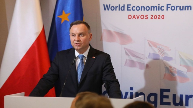 Prezydenci Polski, Chorwacji i Łotwy oraz premier Estonii apelowali w Szwajcarii o większą współpracę krajów Europy Środkowo-Wschodniej - dla swojego dobra, ale też dla dobra całej Unii Europejskiej.