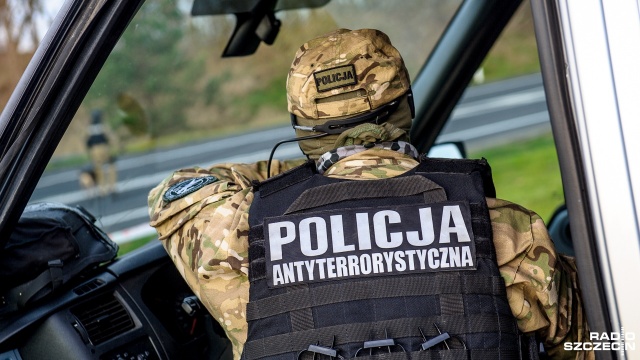 Premier Mateusz Morawiecki na wniosek szefa ABW zdecydował o wprowadzeniu na terenie Polski antyterrorystycznych stopni alarmowych ALFA i ALFA-CRP, a na terenie województwa małopolskiego stopnia BRAVO.