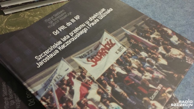 Promocja albumu zatytułowanego Od PRL do III RP. Szczecińskie lata przełomu w obiektywie Jarosława Kaczorowskiego i Pawła Woźniaka odbyła się w studiu S-1 Radia Szczecin. Autorami są Michał Siedziako, Iga Bańkowska oraz Krzysztof Kowalczyk.