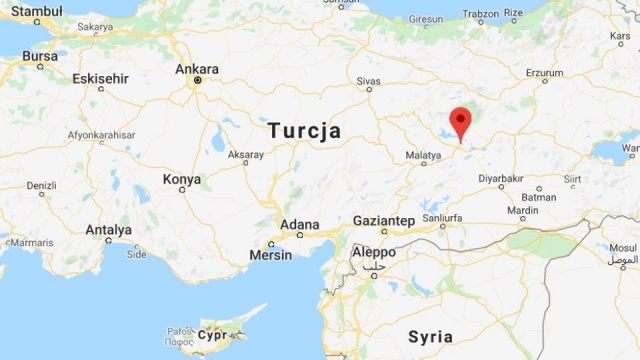 Do 22 wzrosła liczba ofiar trzęsienia ziemi, które w piątek wieczorem nawiedziło wschodnią Turcję. Ponad tysiąc osób zostało rannych, a kilkadziesiąt zostało uwięzionych pod zawalonymi budynkami.