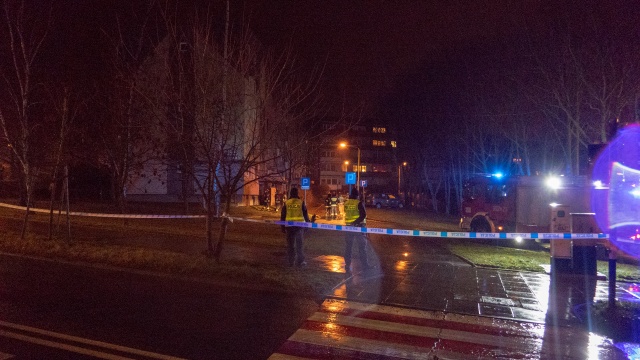 Rozszczelnił się gazociąg przy ul. Fioletowej na os. Bukowym. Ewakuowano ok. 50 osób z czterech klatek schodowych jednego z bloków.