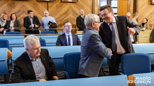 Nowy szczeciński radny zaprzysiężony. Mariusz Bagiński zastąpił Macieja Szyszkę w klubie Bezpartyjnych.
