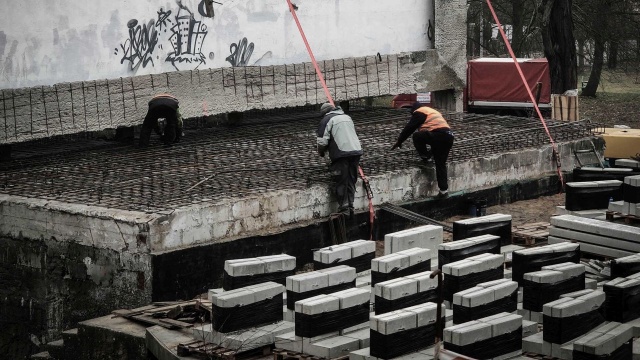 Powstają nowe trybuny, prace prowadzone są również w pomieszczeniach technicznych, remontowany jest także strop pomieszczeń znajdujących się pod sceną - w Żydowcach trwa przebudowa amfiteatru.