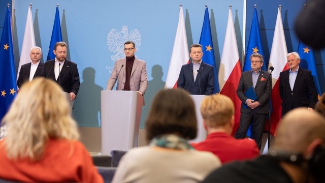 Po południu ewakuowani Polacy wylądowali - wraz z ponad 200 obywatelami innych europejskich państw - na lotnisku pod francuską Marsylią. Następnie wsiedli w samoloty wojskowe przysłane przez MON, którymi udali się do Wrocławia.