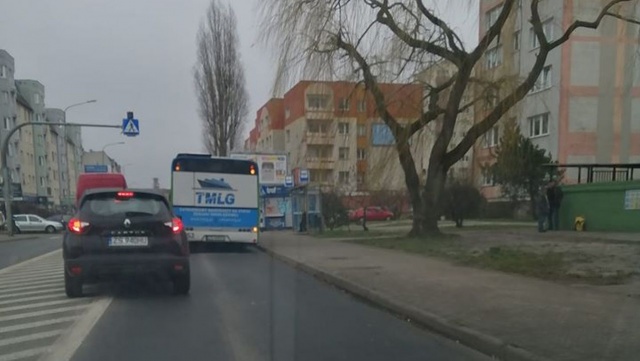 Na ulicy Milczańskiej w Szczecinie zepsuł się jeden z autobusów komunikacji miejskiej linii 53.