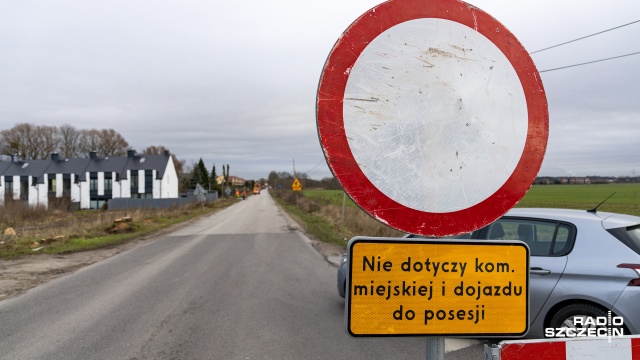 Ważna wiadomość dla kierowców korzystających z połączenia między Stobnem a Szczecinem. Przez kilka najbliższych tygodni płynnie tą drogą nie przejedziemy. Rozpoczął się bowiem pierwszy etap jej przebudowy.